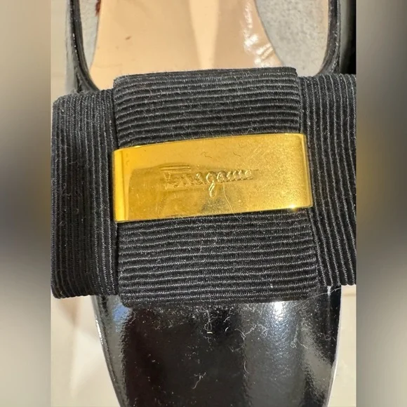 Ferragamo Black Bow Pumps. Size 7 1/2 B. - Picture 2 of 7